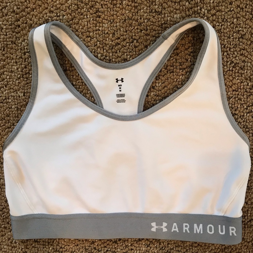 Under Armour Women’s cut out back Sports Bra